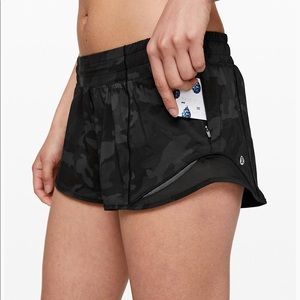 Lululemon camo black Hoytt hot short size 4